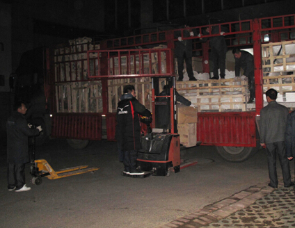 爱游戏体育在线入口:地牛搬运超高货物会造成视野盲区存在安全隐患